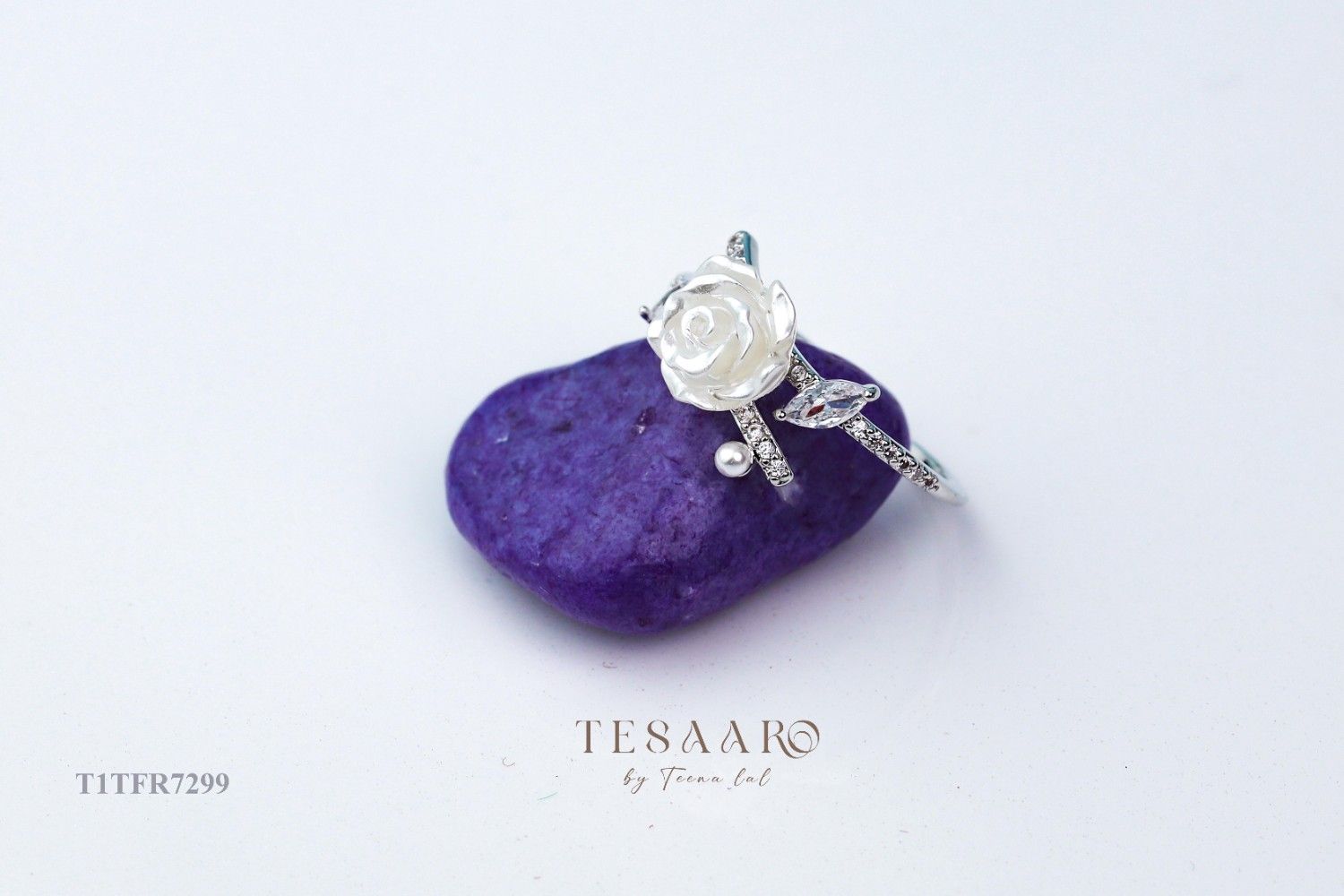 T1TFR7299- White Rose Ring-testimonial